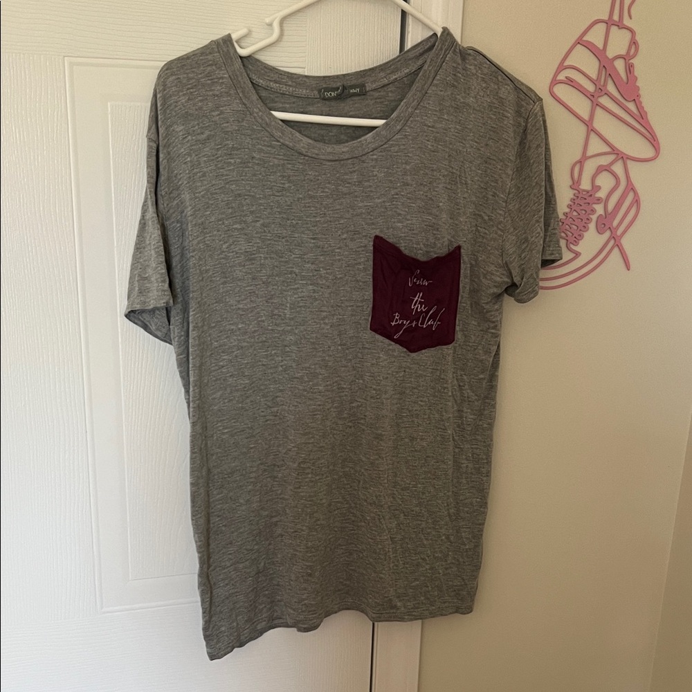 Gray Short Sleeve Tee with Burgundy Pocket